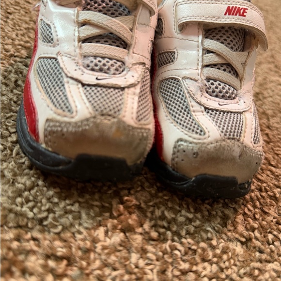 Nike Baby Sneakers Size 6c White Gray Red '10 (407781-001) - Picture 2 of 6